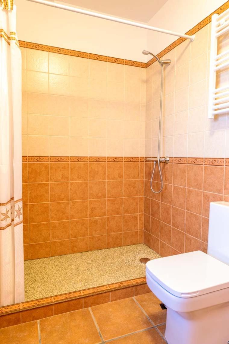 Rosas Cantares: Casa Maurus. Pizarra Exterior foto